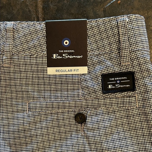 Ben Sherman Navy and White Checkered Flat Front Shorts, 32 waist - Picture 6 of 7